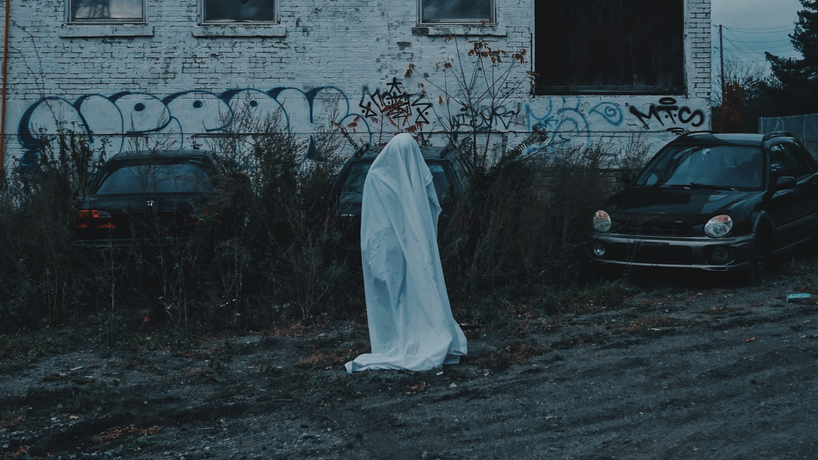 ghost at your door dressed in white linen sheets Ghost at Your Door Dressed in White Linen Sheets