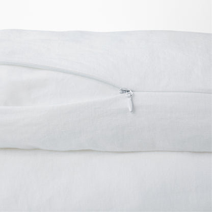 Close-up view of the zipper on the Tuft and Needle Hemp Duvet Cover||color:honeycomb