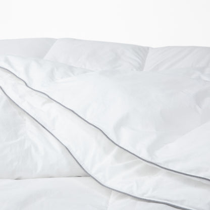 Close-up view of the Tuft and Needle Alternative Duvet Insert||weight:light