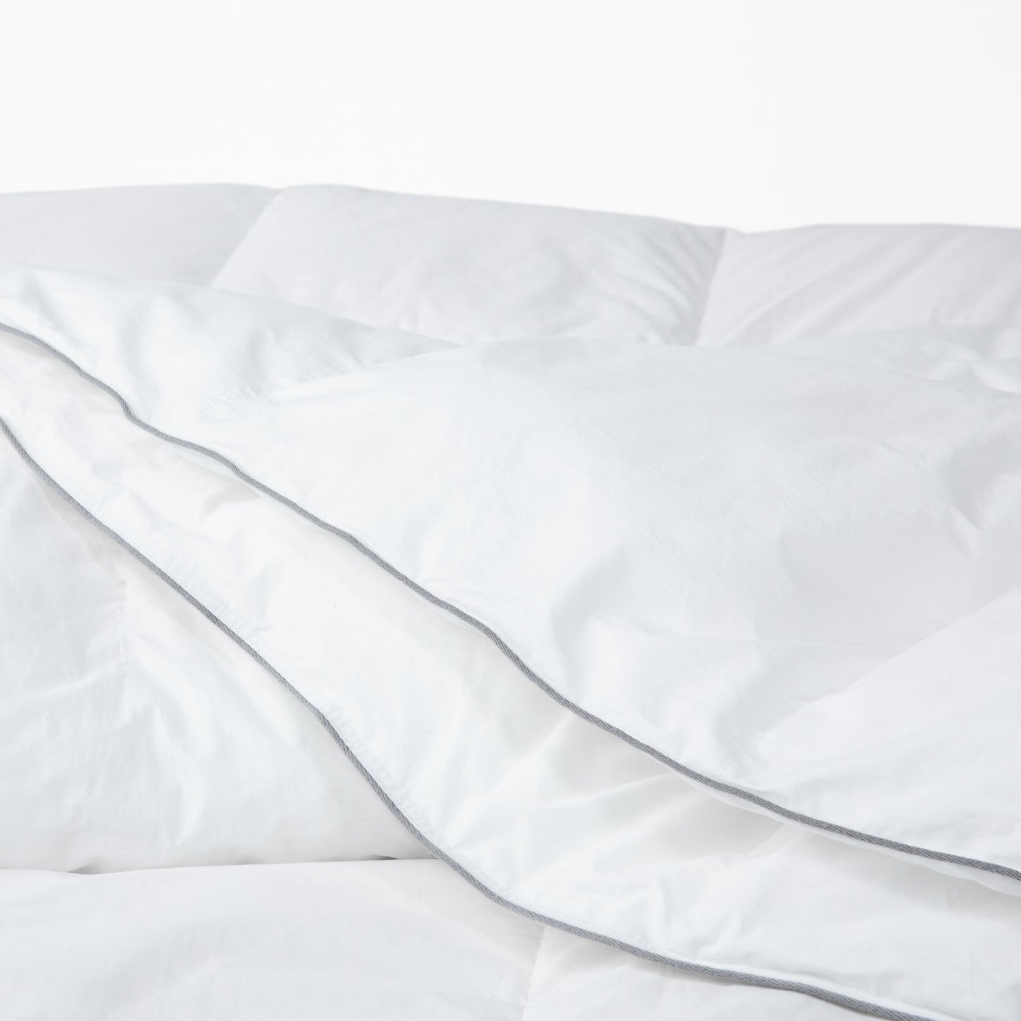 Close-up view of the Tuft and Needle Alternative Duvet Insert||weight:medium